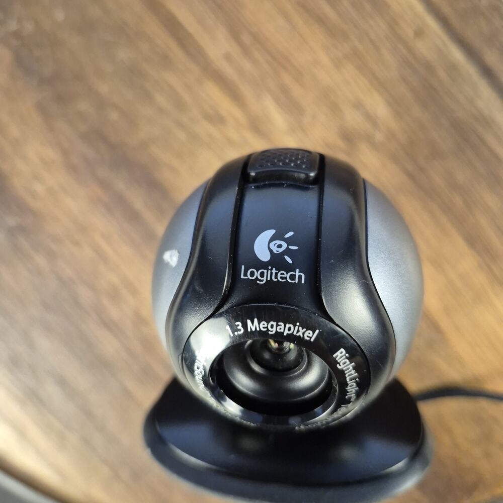 Logitech 1:3 Megapixel External USB Webcam - Picture 4 of 10